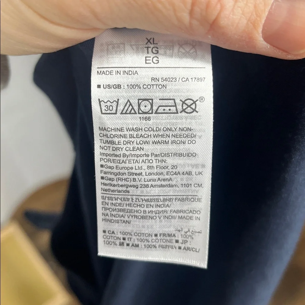 NWT Banana Republic‎ Luxury Touch Tipp Resort Shirt in Prep Navy.